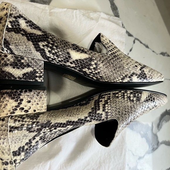 NWOT Snake print women’s leather loafers. - Picture 3 of 7